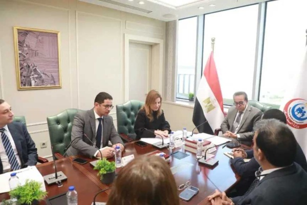 وزير الصحة يبحث مع وفد الأمانة العامة لجامعة الدول العربية سبل تعزيز التعاون الصحي العربي المشترك وزير الصحة يبحث مع وفد الأمانة العامة لجامعة الدول العربية سبل تعزيز التعاون الصحي العربي المشترك