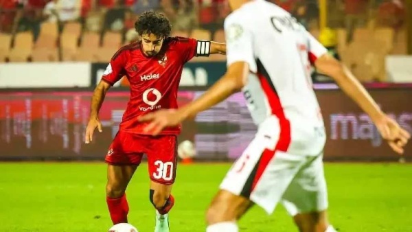 إعلامي بالأهلي يتمسك بالحكام الأجانب في مباريات القمة ويحذر من التراجع عن القرار إعلامي بالأهلي يتمسك بالحكام الأجانب في مباريات القمة ويحذر من التراجع عن القرار