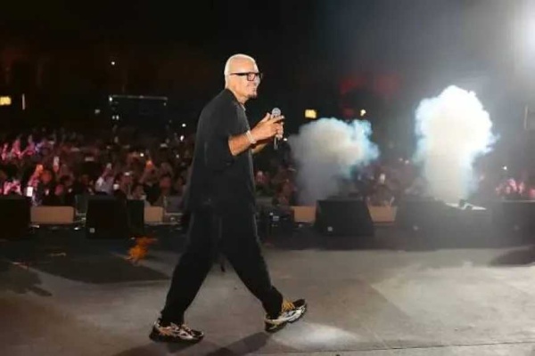 عمرو دياب يستعد لإحياء حفل غنائي كبير في القاهرة تعرف على الموعد وأسعار التذاكر عمرو دياب يستعد لإحياء حفل غنائي كبير في القاهرة تعرف على الموعد وأسعار التذاكر