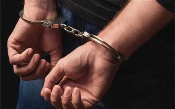 حبس عبوسة 4 ايام على ذمة التحقيق بعد ضبطه بمخدر ات وسلاح بأخميم حبس عبوسة 4 ايام على ذمة التحقيق بعد ضبطه بمخدر ات وسلاح بأخميم