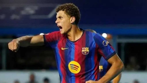 حمزة عبد الكريم يخطف الأنظار قبل كلاسيكو برشلونة وريال مدريد غدا حمزة عبد الكريم يخطف الأنظار قبل كلاسيكو برشلونة وريال مدريد غدا
