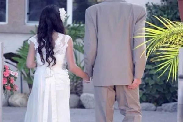 والدها زو جها عرفي ا من رجل أربعيني تدخل عاجل لحماية طفلة بالستاموني والدها زو جها عرفي ا من رجل أربعيني تدخل عاجل لحماية طفلة بالستاموني