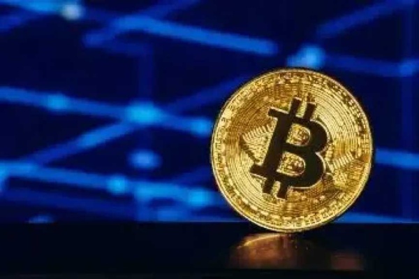 بيتكوين تهبط دون 80 ألف دولار بعد توقف ستراتيجي عن الشراء وترقب قرار الفيدرالي