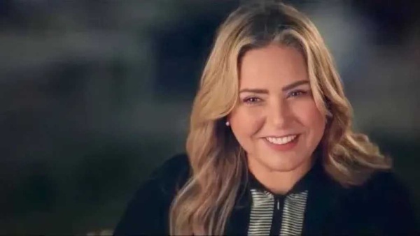 صابرين تدافع عن منى زكي بسبب تجسيد شخصية أم كلثوم في فيلم الست
