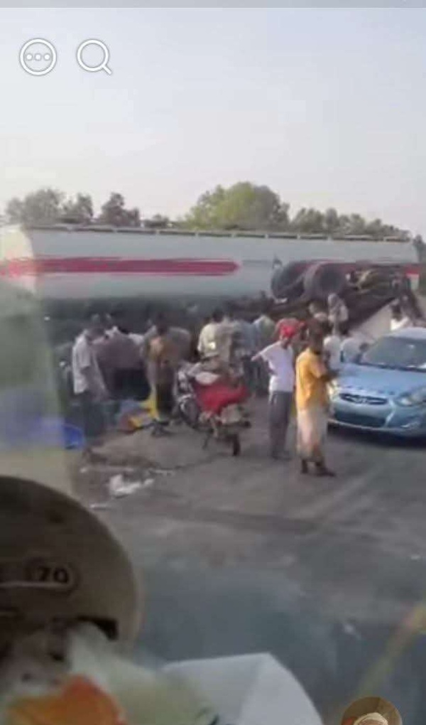 وفاة 3 أشخاص بحادث سير في خط الصليف بمحافظة الحديدة وفاة 3 أشخاص بحادث سير في خط الصليف بمحافظة الحديدة