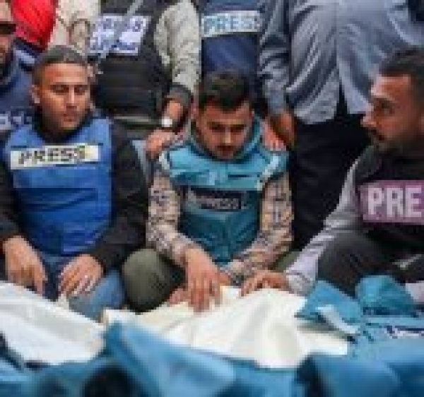 247 شهيدا و39 أسيرا الصحافة الفلسطينية بين القتل والإخفاء القسري 247 شهيدا و39 أسيرا الصحافة الفلسطينية بين القتل والإخفاء القسري