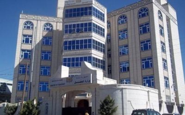 عبور 400 سفينة تجارية مضيق باب المندب خلال 10 أيام