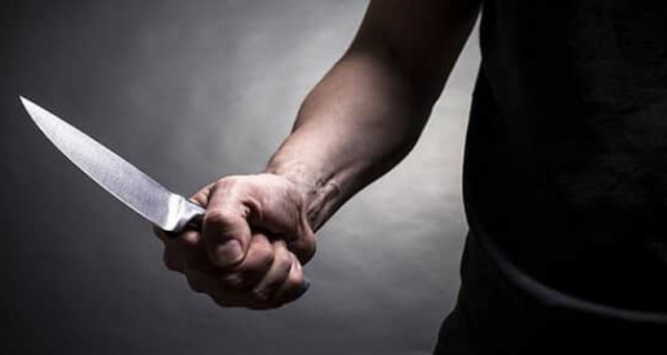 القلعة الصغرى ينهي حياة أمه بطعنة قاتلة القلعة الصغرى ينهي حياة أمه بطعنة قاتلة