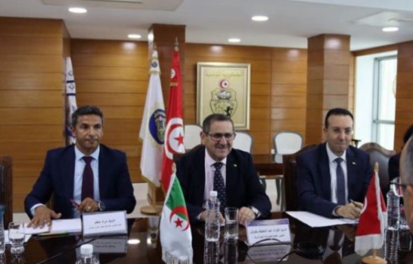 اللجنة الجمركية التونسية الجزائرية المشتركة تؤكد بتونس تعزيز التعاون في مكافحة التهريب ورقمنة الإجراءات اللجنة الجمركية التونسية الجزائرية المشتركة تؤكد بتونس تعزيز التعاون في مكافحة التهريب ورقمنة الإجراءات