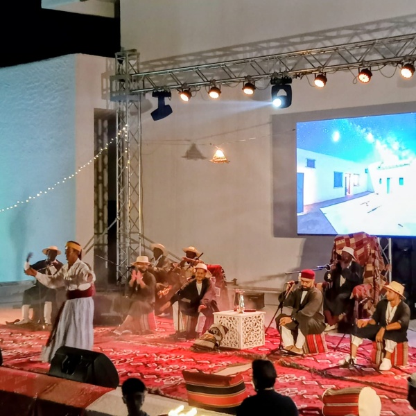 في افتتاح مهرجان الفسقية 750 متفرجا يملؤون المركب الثقافي أسد بن الفرات بعرض عشاق المحفل في افتتاح مهرجان الفسقية 750 متفرجا يملؤون المركب الثقافي أسد بن الفرات بعرض عشاق المحفل