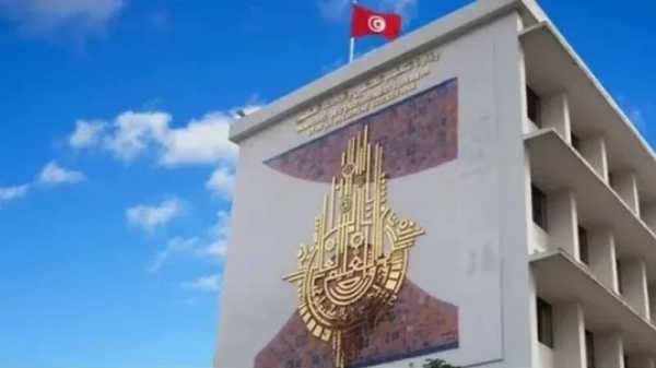 شرط المادة الاختيارية لحاملي البكالوريا آداب للالتحاق بشعبة التمريض وزير التعليم العالي يوضح