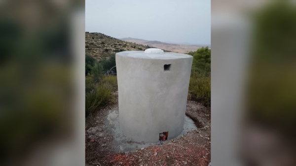 الكاف نقاط ماء في الغابات لحماية الحيوانات البرية من العطش