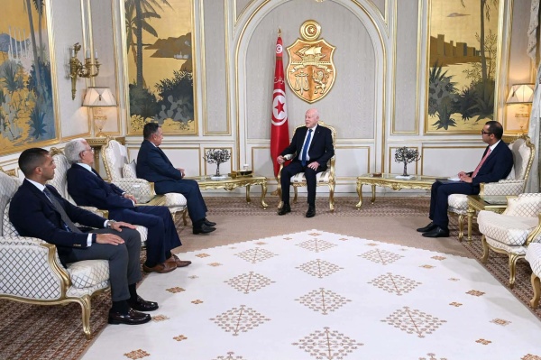خلال استقباله الأمين العام الجديد لجامعة الدول العربية رئيس الجمهورية آن الأوان أن تأخذ الأم ة العربي ة بزمام المبادرة خلال استقباله الأمين العام الجديد لجامعة الدول العربية رئيس الجمهورية آن الأوان أن تأخذ الأم ة العربي ة بزمام المبادرة