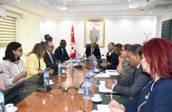 وزير التجهيز والاسكان يبحث مع وفد عن مجموعة البنك الدولي متابعة تنفيذ مشاريع استراتيجية