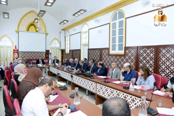 وزير التربية يشرف على ورشة وطنية لإعداد برنامج تنفيذي لمجابهة السلوكيات المحفوفة بالمخاطر في الوسط المدرسي وزير التربية يشرف على ورشة وطنية لإعداد برنامج تنفيذي لمجابهة السلوكيات المحفوفة بالمخاطر في الوسط المدرسي