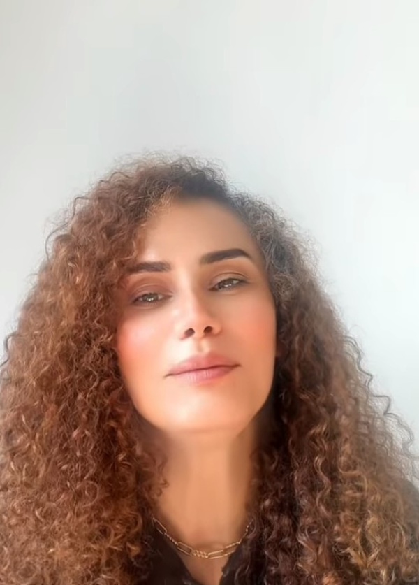 حنان حسين يطالبون الشعب بحمل السلاح وهم منهمكون بحساب الأرصدة حنان حسين يطالبون الشعب بحمل السلاح وهم منهمكون بحساب الأرصدة