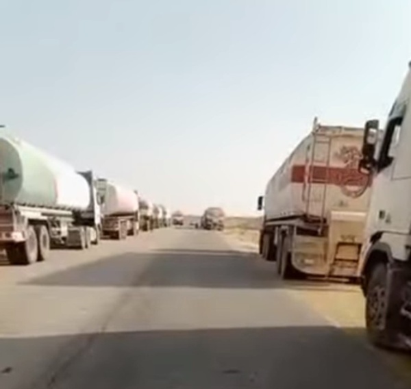 مسلحون يحتجزون ناقلات ديزل في حضرموت للمطالبة بعودة زعيم قبلي من السعودية مسلحون يحتجزون ناقلات ديزل في حضرموت للمطالبة بعودة زعيم قبلي من السعودية