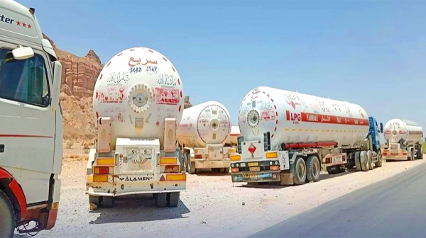 انفراجة في أزمة الغاز رفع القطاع عن المقطورات في مأرب انفراجة في أزمة الغاز رفع القطاع عن المقطورات في مأرب