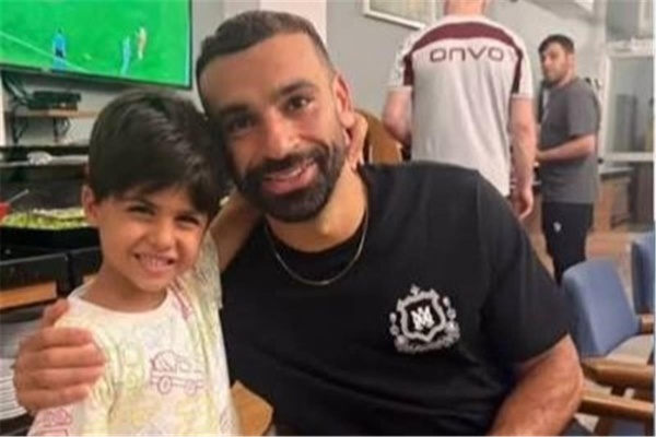 زوجة زميل محمد صلاح نجلي يعتبره بطل ا خارق ا ويحبه أكثر من ا زوجة زميل محمد صلاح نجلي يعتبره بطل ا خارق ا ويحبه أكثر من ا