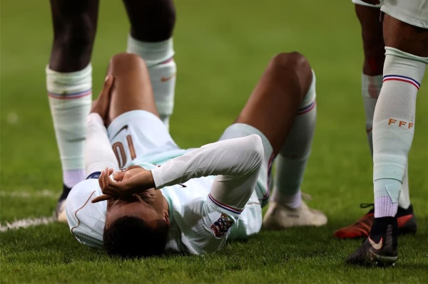 صورة مبابي يطمئن جماهير ريال مدريد بعد إصابته صورة مبابي يطمئن جماهير ريال مدريد بعد إصابته