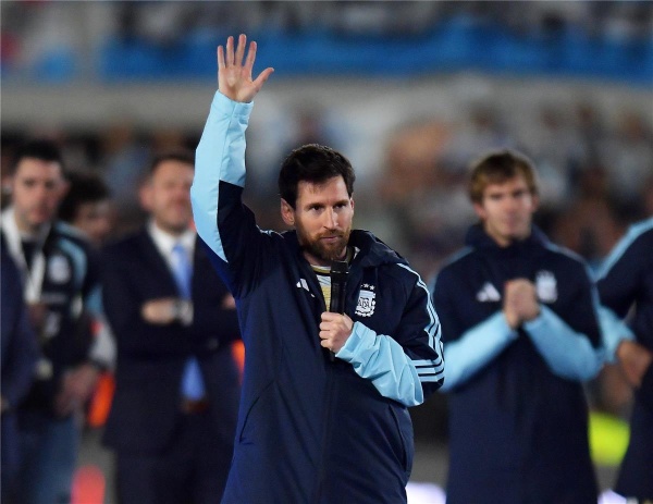 ميسي يقسم في خطاب مؤثر لا أريد ترك منتخب الأرجنتين وحققت حلمي ميسي يقسم في خطاب مؤثر لا أريد ترك منتخب الأرجنتين وحققت حلمي