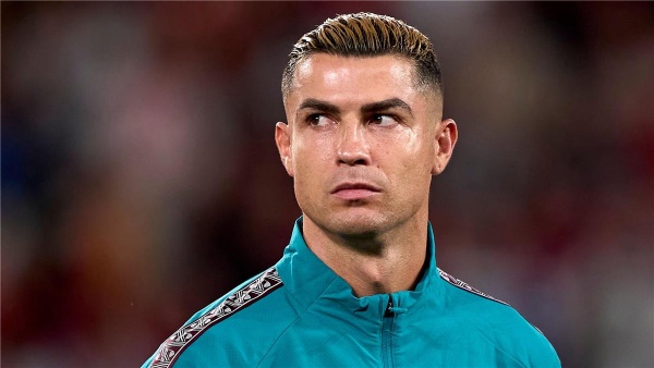 رونالدو يتلقى عقوبة من الاتحاد البرتغالي بعد مغادرته المعسكر رونالدو يتلقى عقوبة من الاتحاد البرتغالي بعد مغادرته المعسكر