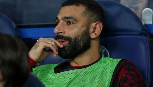محمد صلاح صداع في رأس سلوت قبل مباراة ليفربول وباريس سان جيرمان
