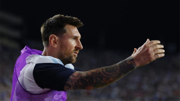 ميسي يقدم وعد ا لجماهير الأرجنتين قبل انطلاق كأس العالم ميسي يقدم وعد ا لجماهير الأرجنتين قبل انطلاق كأس العالم