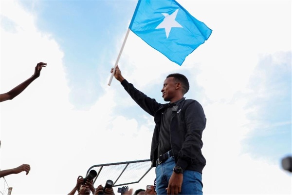 تشيفرين أرتان حكم مميز وأثبت جدارته وموتسيبي رفع شعار الصومال عالي ا تشيفرين أرتان حكم مميز وأثبت جدارته وموتسيبي رفع شعار الصومال عالي ا