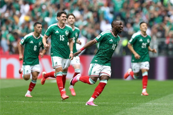 فيديو كينيونيس يسجل هدف المكسيك الأول أمام جنوب إفريقيا فيديو كينيونيس يسجل هدف المكسيك الأول أمام جنوب إفريقيا
