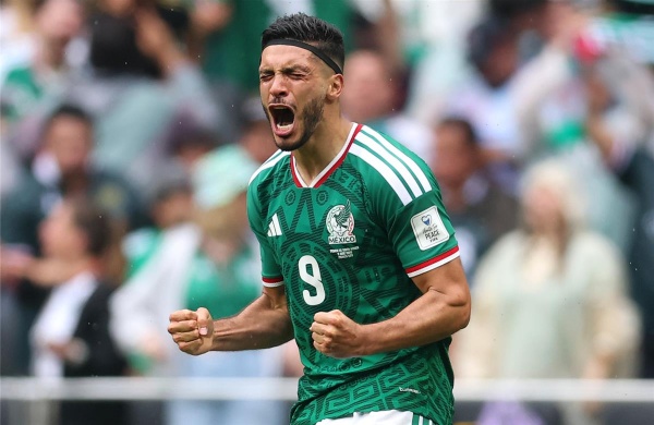 فيديو خيمينيز يسجل هدف المكسيك الثاني أمام جنوب إفريقيا فيديو خيمينيز يسجل هدف المكسيك الثاني أمام جنوب إفريقيا