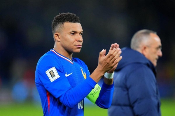 لاعب فرنسا يدافع عن مبابي قائد عظيم وسيتألق في كأس العالم