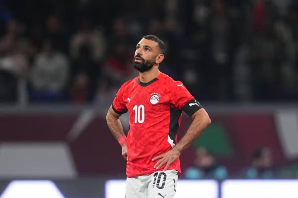 بين عيد ميلاده والهروب من جحيم سلوت صحيفة بلجيكية تحذر لا تمنحوا الهدايا لـ محمد صلاح بين عيد ميلاده والهروب من جحيم سلوت صحيفة بلجيكية تحذر لا تمنحوا الهدايا لـ محمد صلاح