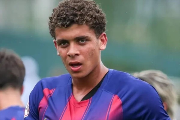 برشلونة يحفز حمزة عبد الكريم قبل بداية مشواره مع مصر في كأس العالم