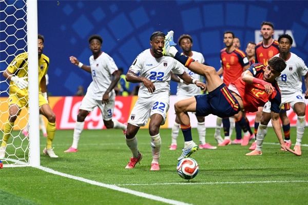 رجل مباراة إسبانيا والرأس الأخضر في كأس العالم رجل مباراة إسبانيا والرأس الأخضر في كأس العالم