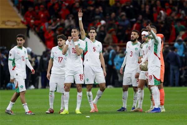 فيفا ي علن عن حكم مباراة المغرب واسكتلندا في كأس العالم