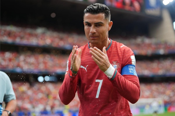 فيديو جماهير البرتغال تستفز رونالدو بـ ميسي بعد التعادل أمام الكونغو في كأس العالم