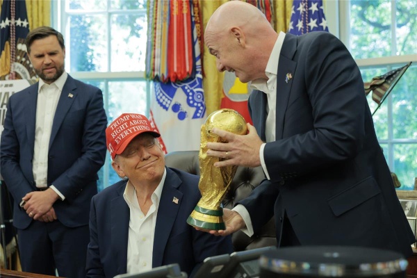 ترامب يثير الجدل سأترشح لرئاسة شمال إفريقيا من أجل الفوز بـ كأس العالم ترامب يثير الجدل سأترشح لرئاسة شمال إفريقيا من أجل الفوز بـ كأس العالم