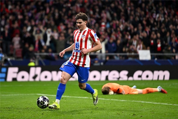بشكل غاضب رئيس أتلتيكو مدريد يحسم ملف رحيل جوليان ألفاريز بشكل غاضب رئيس أتلتيكو مدريد يحسم ملف رحيل جوليان ألفاريز