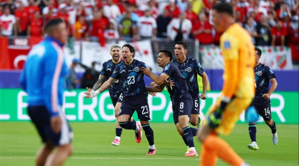 فيديو رغم الطرد بقانون فيفا الجديد باراجواي تفوز على تركيا في كأس العالم فيديو رغم الطرد بقانون فيفا الجديد باراجواي تفوز على تركيا في كأس العالم
