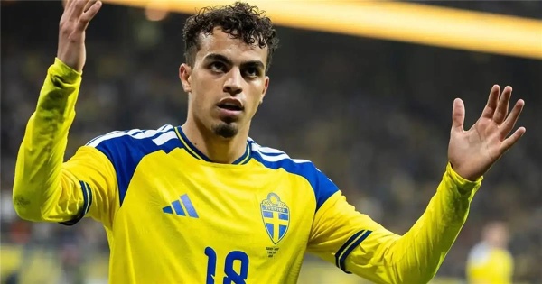 ياسين عياري يتجاهل ليفربول بعد تألقه أمام تونس في كأس العالم ياسين عياري يتجاهل ليفربول بعد تألقه أمام تونس في كأس العالم