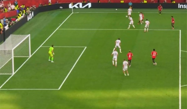 لاعب منتخب مصر يغادر مباراة نيوزيلندا مصاب ا لاعب منتخب مصر يغادر مباراة نيوزيلندا مصاب ا