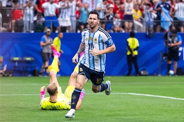 رقمان متناقضان لـ ميسي في مباراة الأرجنتين والنمسا بـ كأس العالم رقمان متناقضان لـ ميسي في مباراة الأرجنتين والنمسا بـ كأس العالم