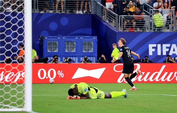 فيديو بيدرسن يسجل هدف النرويج الاول أمام السنغال في كأس العالم فيديو بيدرسن يسجل هدف النرويج الاول أمام السنغال في كأس العالم