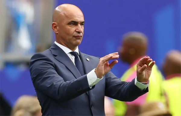 مدرب البرتغال يرد على مقارنة ميسي ورونالدو ويؤكد عانينا من ضجيج ظالم مدرب البرتغال يرد على مقارنة ميسي ورونالدو ويؤكد عانينا من ضجيج ظالم
