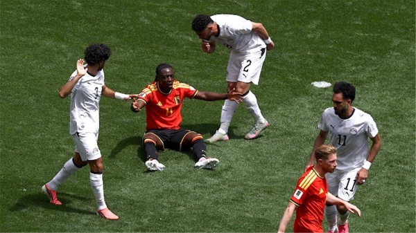 مجموعة مصر بعد غيابه أمام إيران موقف دوكو من مباراة بلجيكا ونيوزيلندا في كأس العالم مجموعة مصر بعد غيابه أمام إيران موقف دوكو من مباراة بلجيكا ونيوزيلندا في كأس العالم