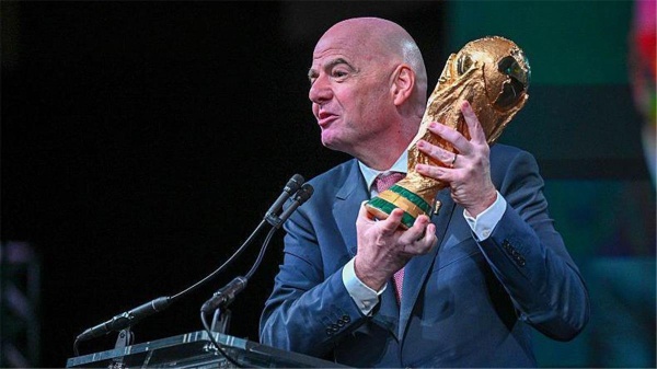 إنفانتينو رد ا على انتقادات استراحة شرب الماء لا نجني شيئ ا على الإطلاق إنفانتينو رد ا على انتقادات استراحة شرب الماء لا نجني شيئ ا على الإطلاق