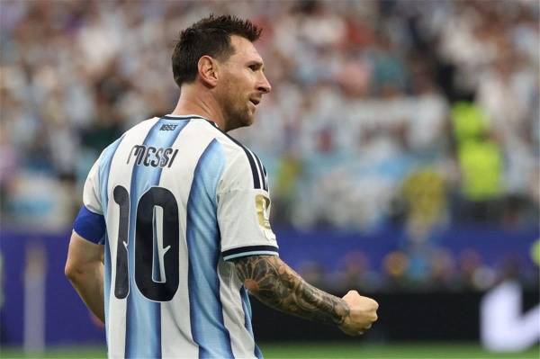نجم برشلونة يرحب بانضمام ألفاريز ويتحدى ميسي أتمنى مواجهته في نهائي كأس العالم
