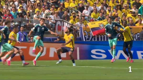 بسبب لقطة في مباراة ألمانيا والإكوادور آرشيفو فار كأس العالم الأسوأ تحكيميا على مدار التاريخ