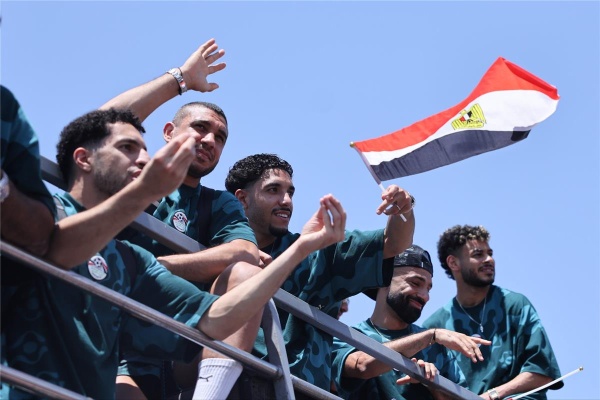 ماركا عن استقبال الجمهور لـ منتخب مصر كأنهم فازوا بـ كأس العالم ماركا عن استقبال الجمهور لـ منتخب مصر كأنهم فازوا بـ كأس العالم